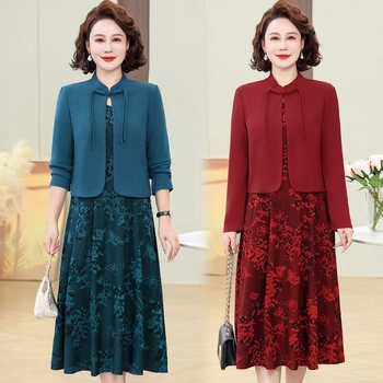 2024. aasta kevad- ja sügisene uus Xi ämma pulmakleit, üllas kaheosaline ülikond, naissoost ema osaleb pulmakleidis