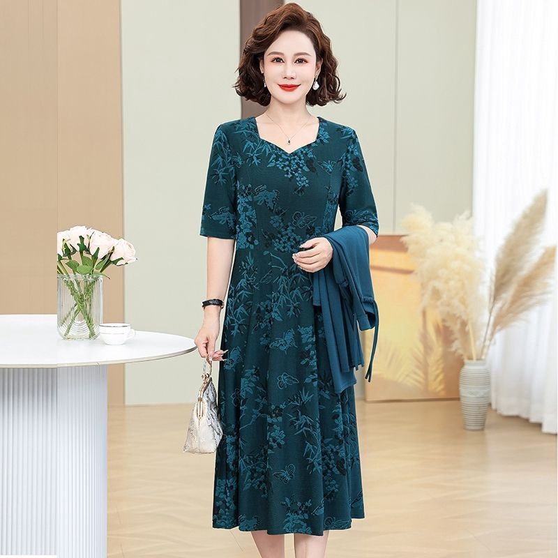 2024. aasta kevad- ja sügisene uus Xi ämma pulmakleit, üllas kaheosaline ülikond, naissoost ema osaleb pulmakleidis