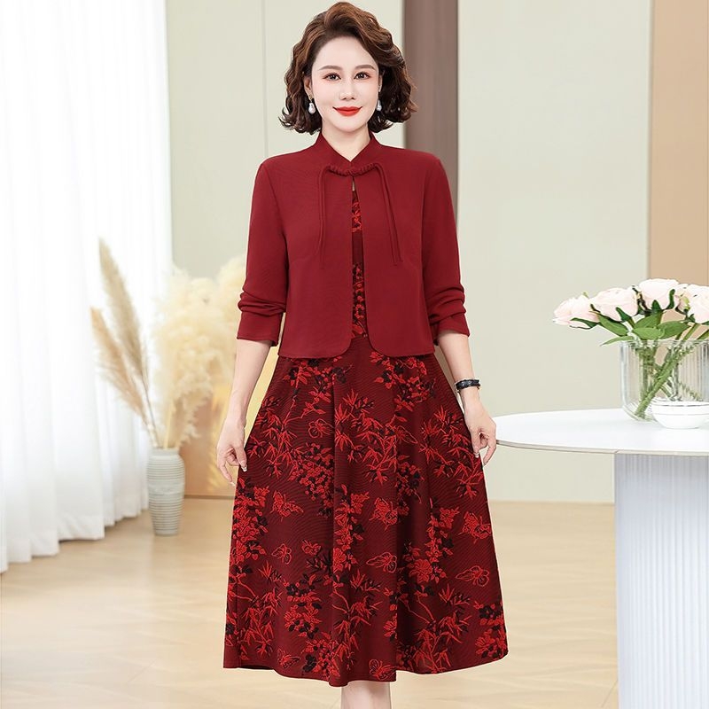 2024. aasta kevad- ja sügisene uus Xi ämma pulmakleit, üllas kaheosaline ülikond, naissoost ema osaleb pulmakleidis