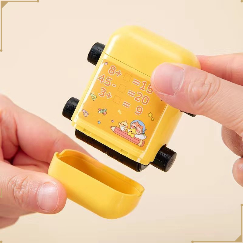 Генератор на въпроси за събиране и изваждане с търкалящ се печат за математика в рамките на събиране и изваждане. Аритметични задачи за отпечатване на търкалящ се печат.