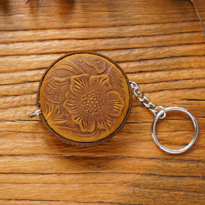 Rankų darbo, tarpvalstybinė „Crazy Horse“ odos mini liniuotė, viršutinio sluoksnio karvės odos traukimo liniuotė, vintažinė, matavimo drabužių traukimo liniuotė, odinė pakabuko juosta