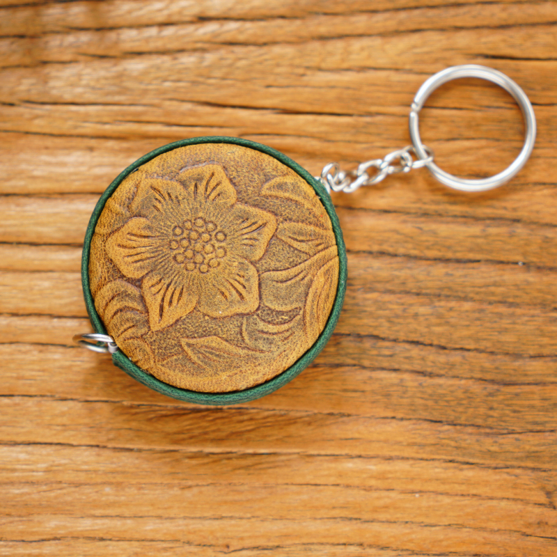 Rankų darbo, tarpvalstybinė „Crazy Horse“ odos mini liniuotė, viršutinio sluoksnio karvės odos traukimo liniuotė, vintažinė, matavimo drabužių traukimo liniuotė, odinė pakabuko juosta