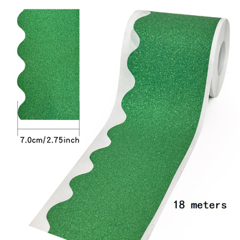 18 m rull sädelevaid kuldseid ja hõbedaseid kleebiseid, läikiva äärisega teadetetahvli kleebiseid, lainelisi dekoratiivkleebiseid