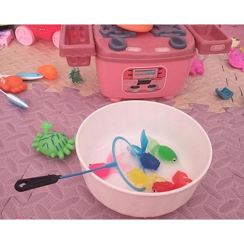 Ujuv kalamänguasi beebidele alushariduse lastele kuldkala võrgutasku silikoonist väike kala pehme kummist loom piiriülene eksport