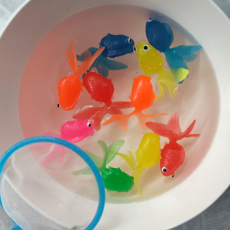 Ujuv kalamänguasi beebidele alushariduse lastele kuldkala võrgutasku silikoonist väike kala pehme kummist loom piiriülene eksport