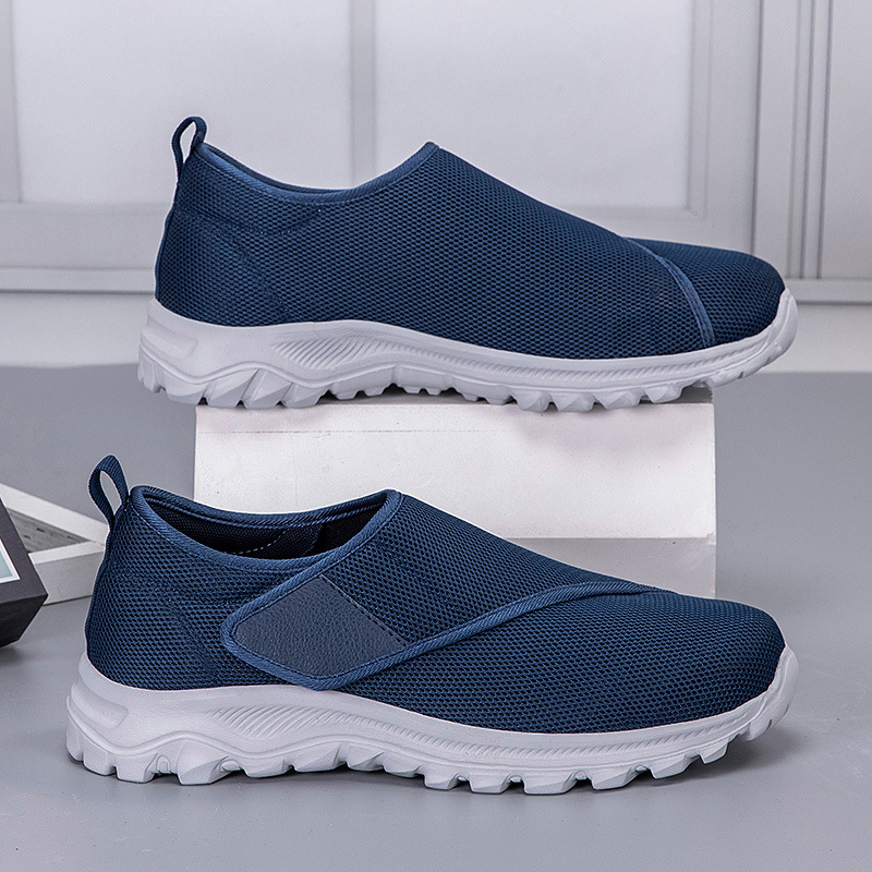 Eakate jalanõud, Naiste jalanõud keskealistele ja eakatele inimestele paistes jalgadega, pöidla valgus, paistes rasvased jalad, ema jalanõud, suhkrusõbralikud jalanõud