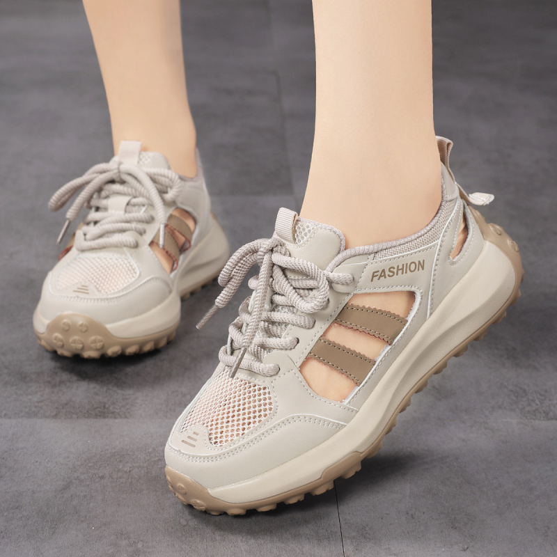 Suvised õõnsad hingavad vabaaja spordijalatsid naistele, kerged, mugavad ja mitmekülgsed trendikad jalatsid naistele, suured õues jooksmiseks mõeldud jalatsid