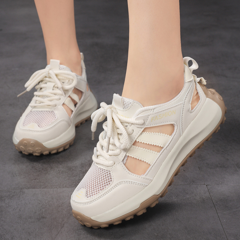 Suvised õõnsad hingavad vabaaja spordijalatsid naistele, kerged, mugavad ja mitmekülgsed trendikad jalatsid naistele, suured õues jooksmiseks mõeldud jalatsid