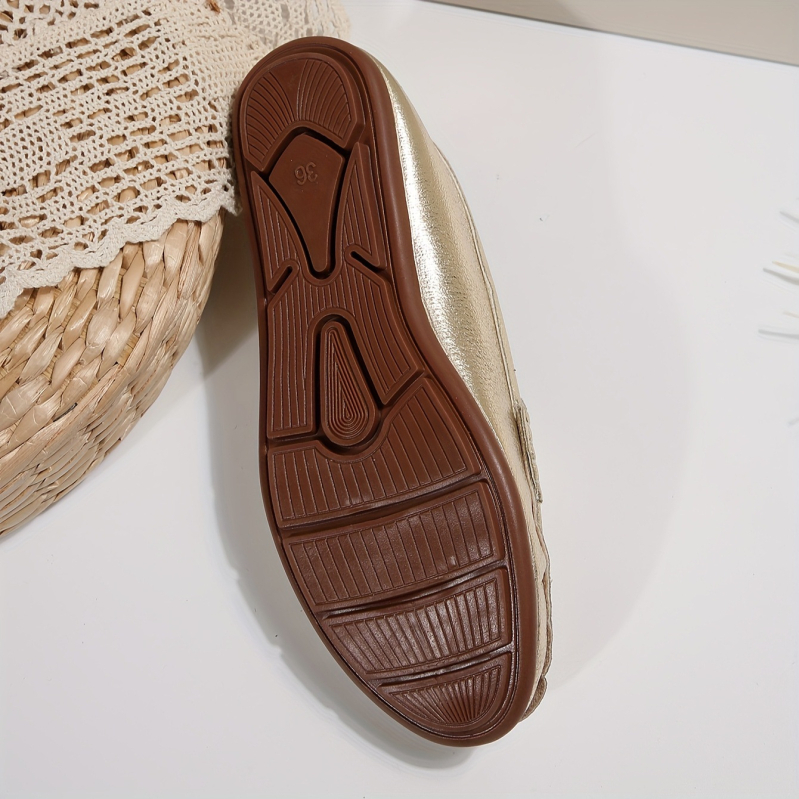 Naiste 2025. aasta uue disainiga metallik-kuldsed sünteetilisest materjalist kingad