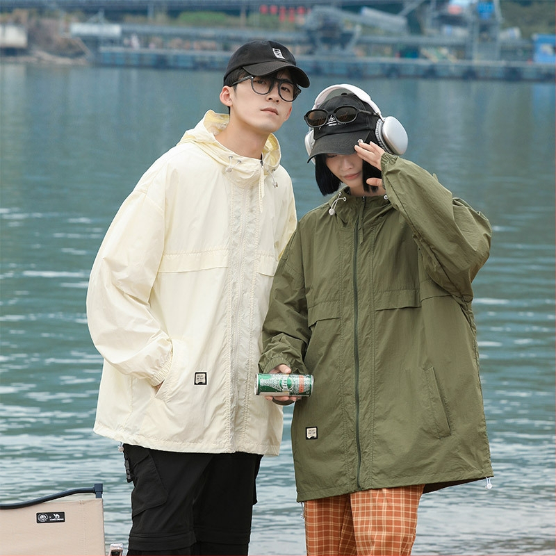 2025 Лято Ново Едноцветно Двойно Ледено Слънцезащитно Облекло Мъжко Голямо Свободно Светло Кожа Облекло Мъжко Яке с Качулка