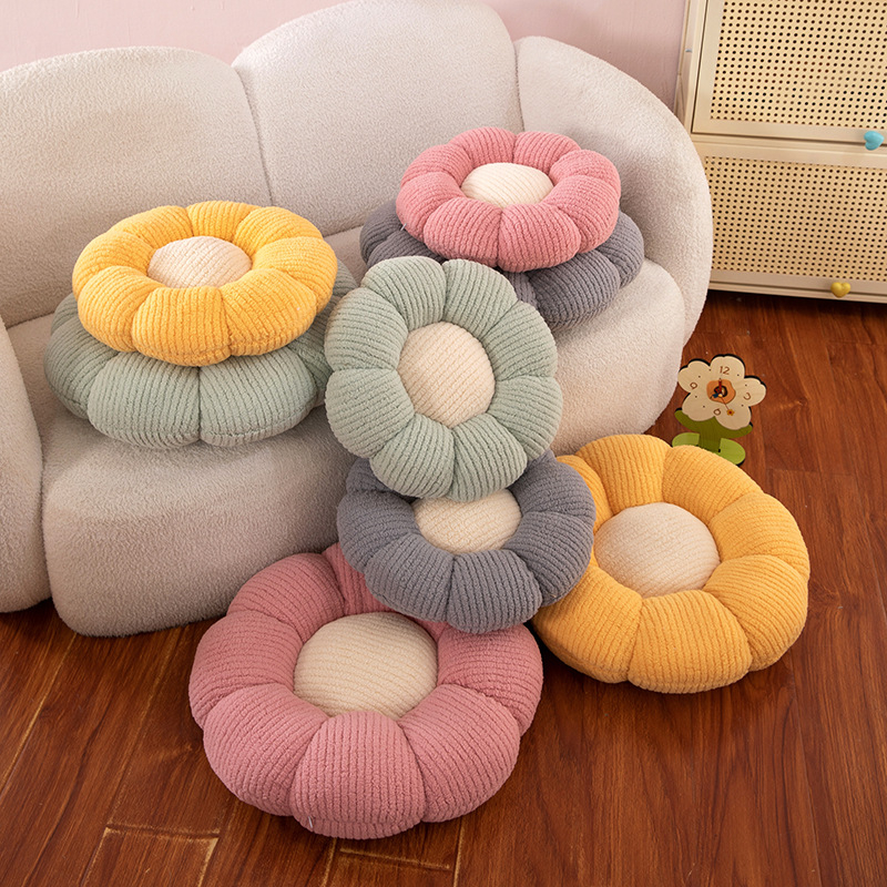 Uued lillelised piiriülesed padjad, kontori-, elutoa-, tooli- ja kontoripadjad, põranda-, tatami- ja aknapadjad, futon-padjad