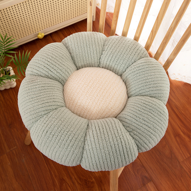 Uued lillelised piiriülesed padjad, kontori-, elutoa-, tooli- ja kontoripadjad, põranda-, tatami- ja aknapadjad, futon-padjad