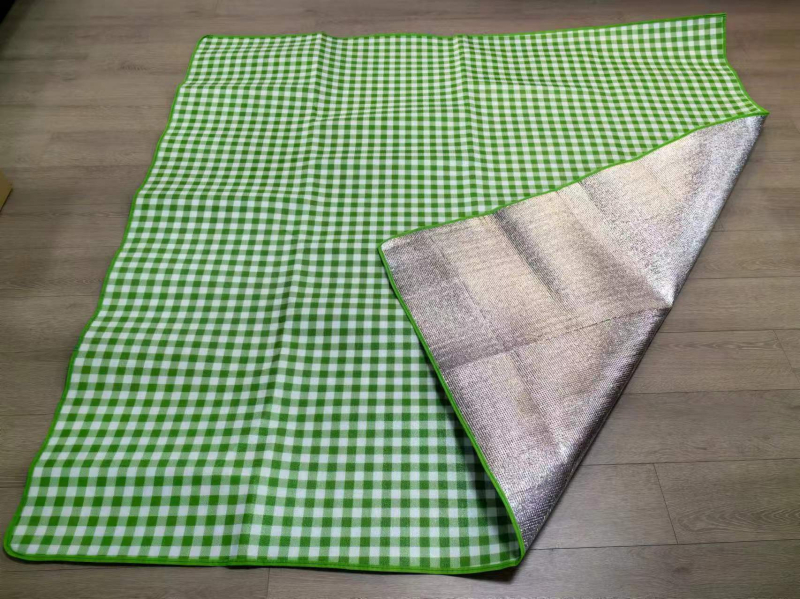 Piiriülene välistingimustes kasutatav telkimine kaasaskantav niiskuskindel matt telk niiskuskindel isolatsioonimatt paksendatud alumiiniumkilega isolatsioonimatt piknikumatt