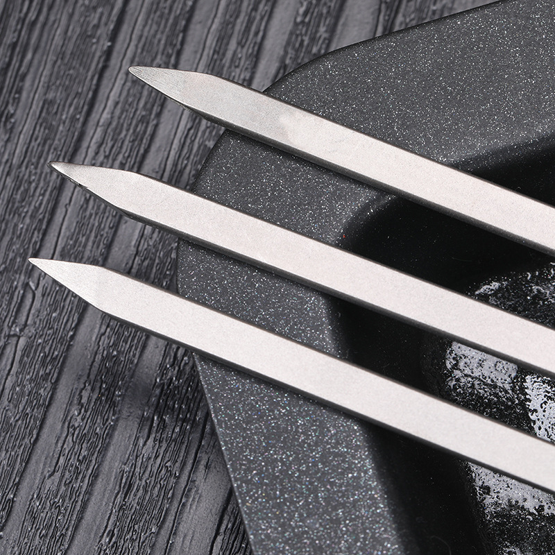 Õues kasutatavad puhtast titaanist grillipulgad, kodugrillivardad, kaasaskantavad telkimisgrilli tööriistad, vardad, niit, lame käepide