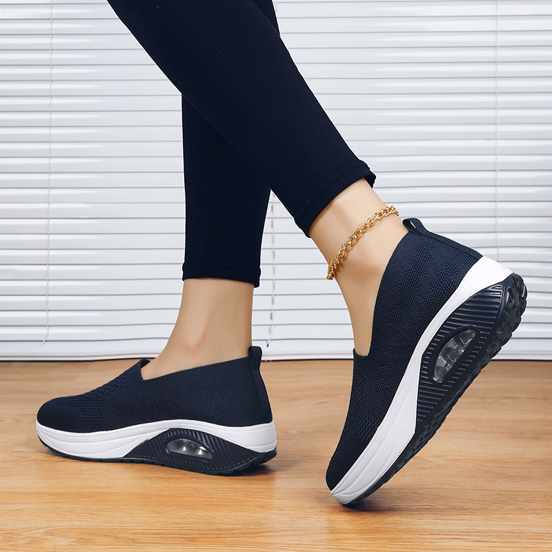 Uued hingavad, pehmendusega naistejalatsid, kõrgendatud platvormiga, sportlikud vabaajajalatsid, pluss-suuruses, piiriülesed lendlevad kootud kiikkingad