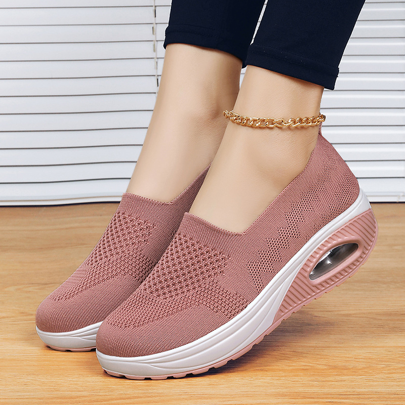 Uued hingavad, pehmendusega naistejalatsid, kõrgendatud platvormiga, sportlikud vabaajajalatsid, pluss-suuruses, piiriülesed lendlevad kootud kiikkingad