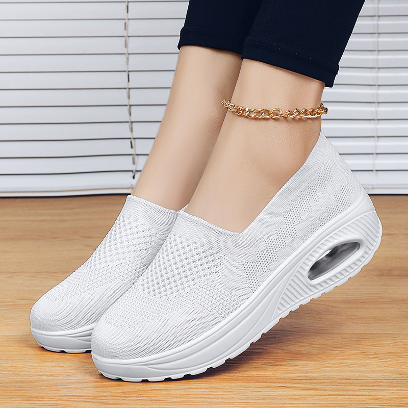 Uued hingavad, pehmendusega naistejalatsid, kõrgendatud platvormiga, sportlikud vabaajajalatsid, pluss-suuruses, piiriülesed lendlevad kootud kiikkingad