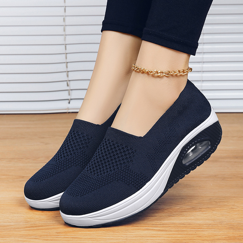 Uued hingavad, pehmendusega naistejalatsid, kõrgendatud platvormiga, sportlikud vabaajajalatsid, pluss-suuruses, piiriülesed lendlevad kootud kiikkingad