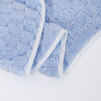 Vaikiškas rankšluostis, kūdikio apklotėlis, koralų spalvos aksominis gobtuvas, itin minkštas ir nepūkuojantis kūdikio chalatas, maudymosi įklotėlis ir apklotėlis