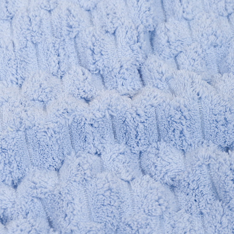 Vaikiškas rankšluostis, kūdikio apklotėlis, koralų spalvos aksominis gobtuvas, itin minkštas ir nepūkuojantis kūdikio chalatas, maudymosi įklotėlis ir apklotėlis