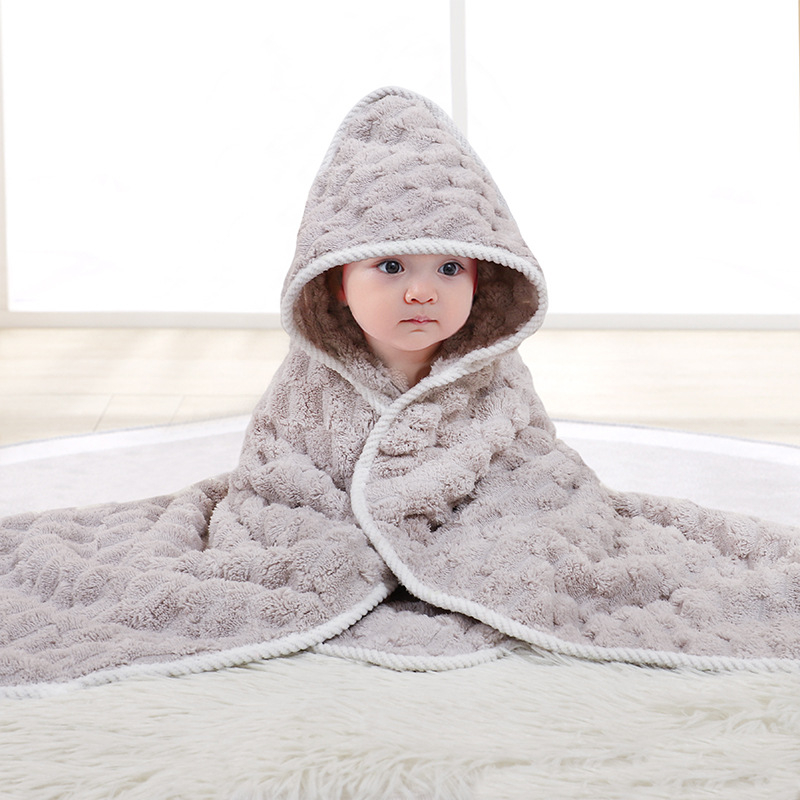 Vaikiškas rankšluostis, kūdikio apklotėlis, koralų spalvos aksominis gobtuvas, itin minkštas ir nepūkuojantis kūdikio chalatas, maudymosi įklotėlis ir apklotėlis