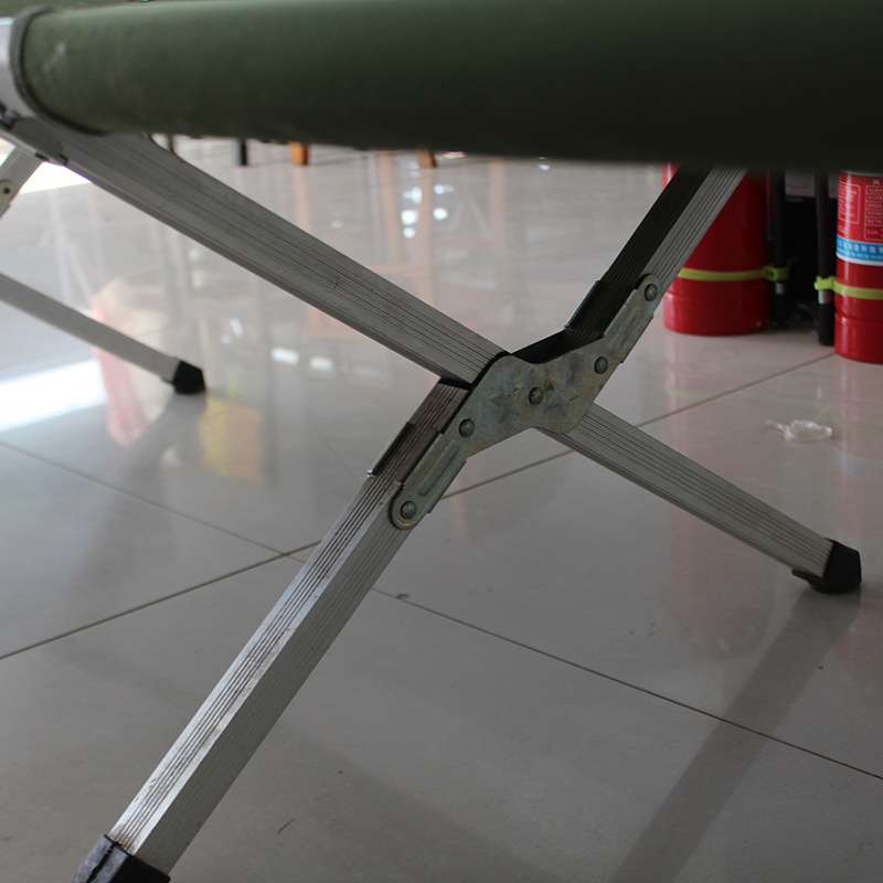 Tootja hulgimüügi kokkupandav voodi kontorile matkakaaslane alumiiniumsulamist üheinimesevoodi rannavoodi kerge kokkupandav voodi