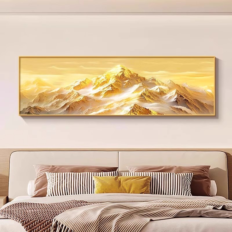 Päikesepaiste kuldse mäe kohal: luksuslik seinakunst elutoa diivani taustaks ja magamistoa seinavaibaks