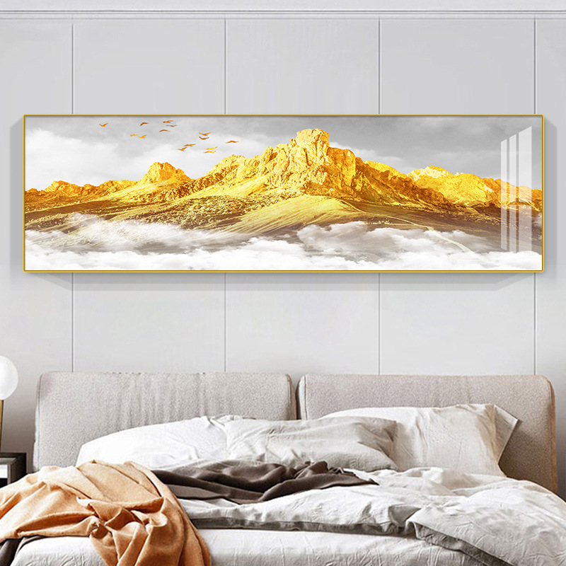 Päikesepaiste kuldse mäe kohal: luksuslik seinakunst elutoa diivani taustaks ja magamistoa seinavaibaks