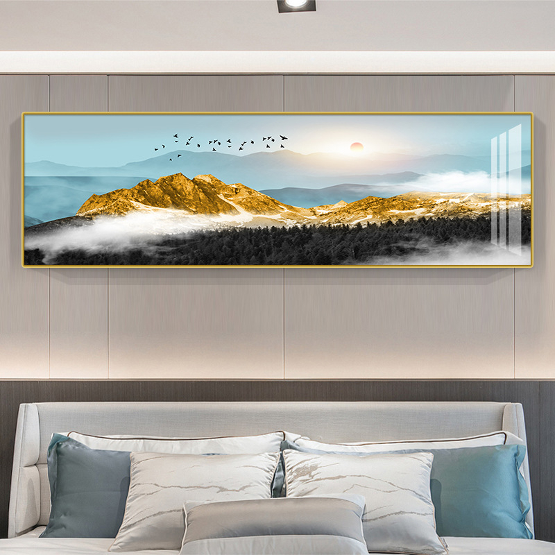 Päikesepaiste kuldse mäe kohal: luksuslik seinakunst elutoa diivani taustaks ja magamistoa seinavaibaks