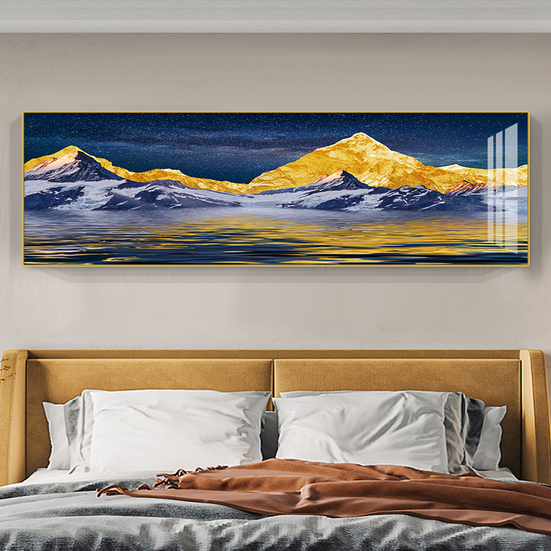 Päikesepaiste kuldse mäe kohal: luksuslik seinakunst elutoa diivani taustaks ja magamistoa seinavaibaks