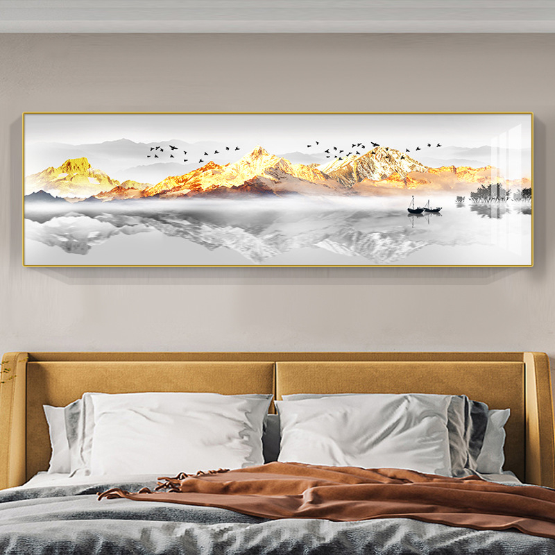 Päikesepaiste kuldse mäe kohal: luksuslik seinakunst elutoa diivani taustaks ja magamistoa seinavaibaks