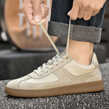 Viršutinio sluoksnio karvės odos treniruočių bateliai vyrams, aukštos kokybės, siūti karvės odos padu, patogūs, kvėpuojantys sportiniai laisvalaikio vyriški riedlenčių bateliai.