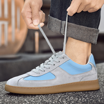 Viršutinio sluoksnio karvės odos treniruočių bateliai vyrams, aukštos kokybės, siūti karvės odos padu, patogūs, kvėpuojantys sportiniai laisvalaikio vyriški riedlenčių bateliai.