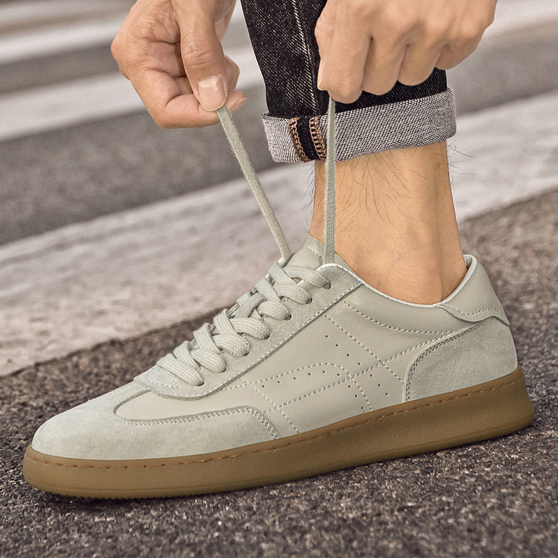 Viršutinio sluoksnio karvės odos treniruočių bateliai vyrams, aukštos kokybės, siūti karvės odos padu, patogūs, kvėpuojantys sportiniai laisvalaikio vyriški riedlenčių bateliai.