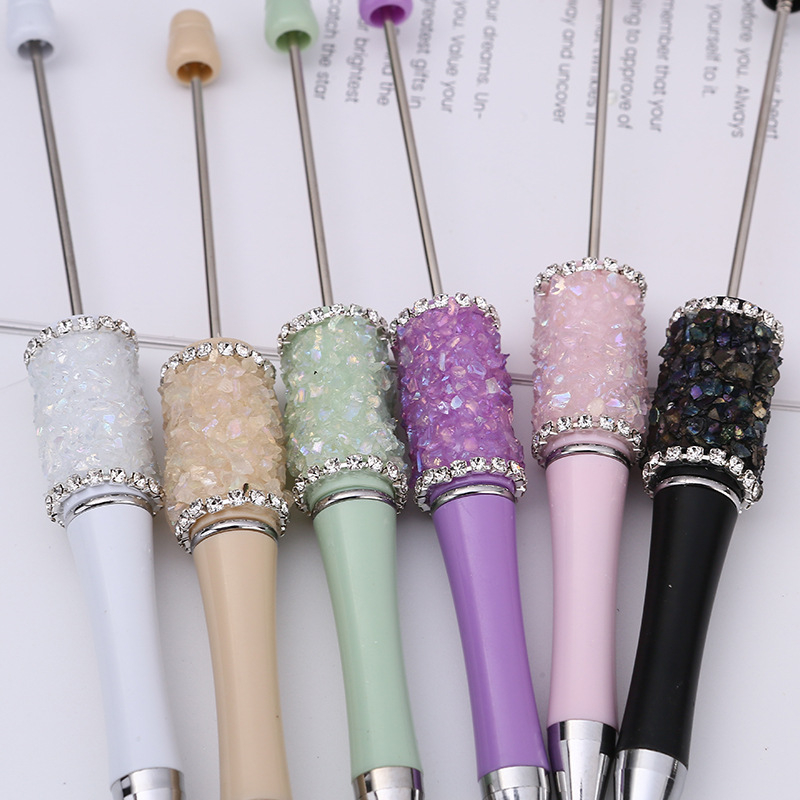 raktáron nagykereskedelmi határokon átnyúló kristály kavics golyóstoll barkácsoláshoz kézzel készített fúró gyöngyös toll regény aranyos műanyag toll