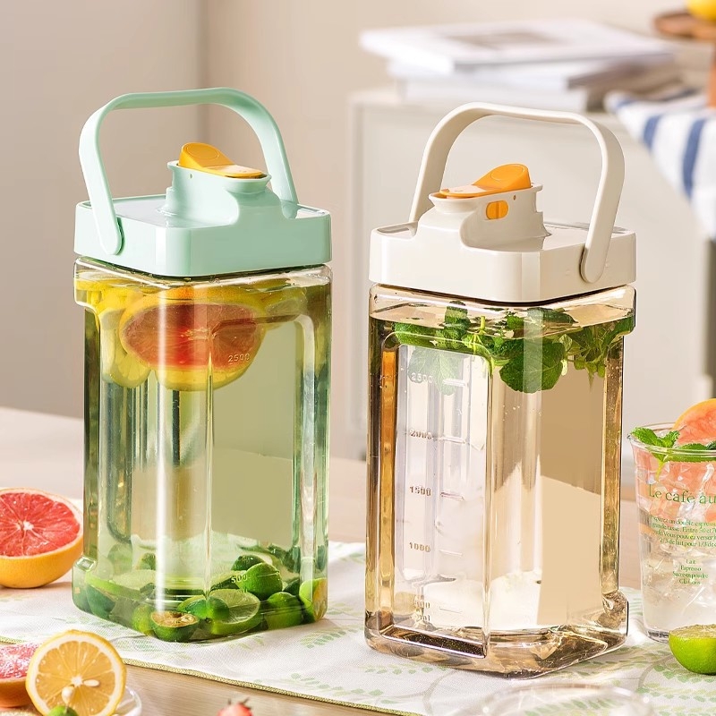 Šalto vandens virdulys, šalto kavos puodelis, šaldytuvas, šalti gėrimai, sultys, vaisių gėrimai, šalto vandens virdulio statinė, atsparus aukštai temperatūrai, didelės talpos šalto kavos virdulys