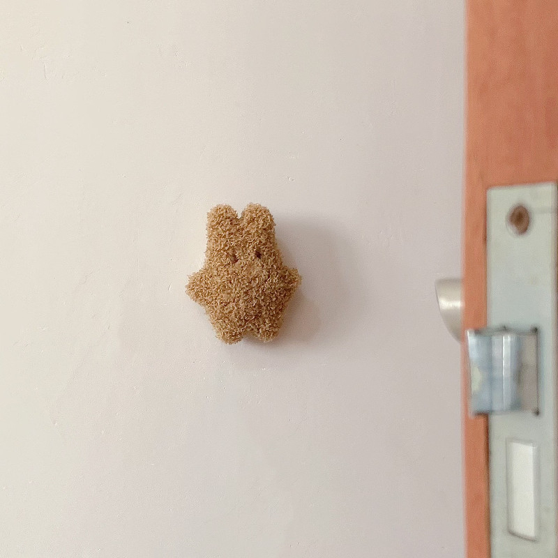 INS korejiešu lāča bērnu istabas durvju aizmugurējā roktura klusinātājs pret sadursmi uzlīme amortizējoša pret sadursmi sienas aizsardzības paklājiņš durvju sargs