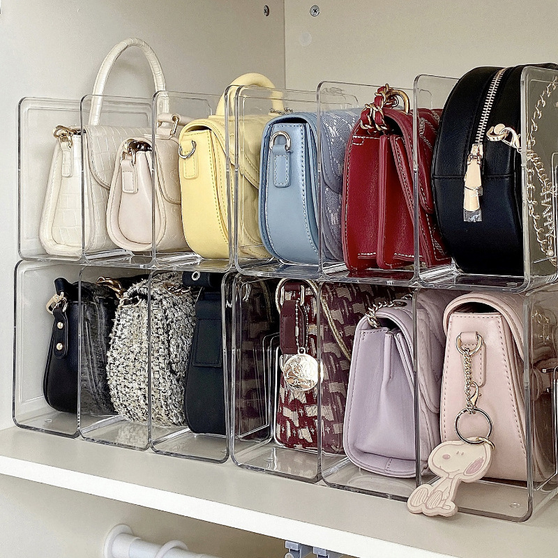 Krepšių laikymo spintos pertvaros plokštės laikymo lentynėlė krepšiams, sluoksniuotos krepšių lentynos, organizavimo demonstracinė lentyna