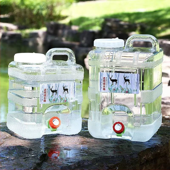 Vandens laikymo plastikinis kibiras su dangteliu ir čiaupą buitiniam vandens laikymo lauko kibirui, montuojamam ant transporto priemonės, savaeigiam vandens laikymo bakui, grynam mineraliniam vandeniui