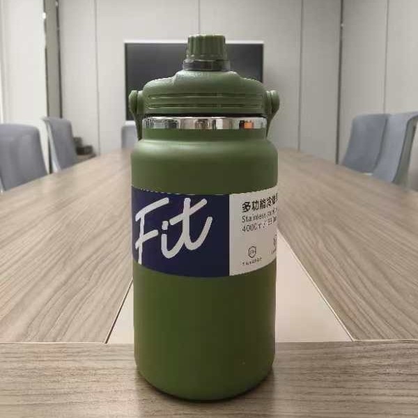 Amazoni suure mahutavusega kaasaskantav termos 304 roostevabast terasest vaakumtermoskruus mugav õlgklaasiga autosse