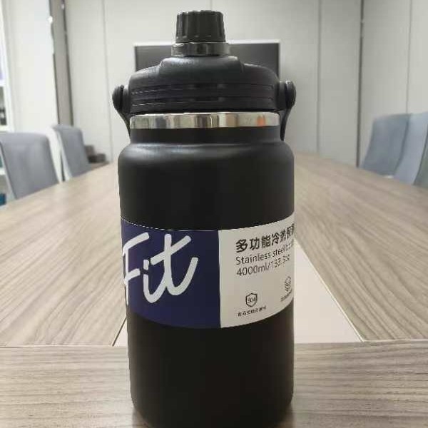 Amazoni suure mahutavusega kaasaskantav termos 304 roostevabast terasest vaakumtermoskruus mugav õlgklaasiga autosse