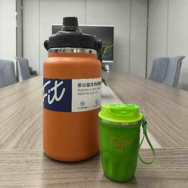 Amazoni suure mahutavusega kaasaskantav termos 304 roostevabast terasest vaakumtermoskruus mugav õlgklaasiga autosse