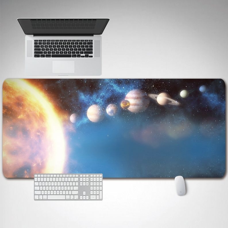 Piiriülene otsetarnetega eriti suur mänguhiirematt Amazoni servalukustusega isikupärastatud arvutilauamatt