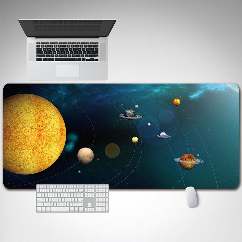 Piiriülene otsetarnetega eriti suur mänguhiirematt Amazoni servalukustusega isikupärastatud arvutilauamatt