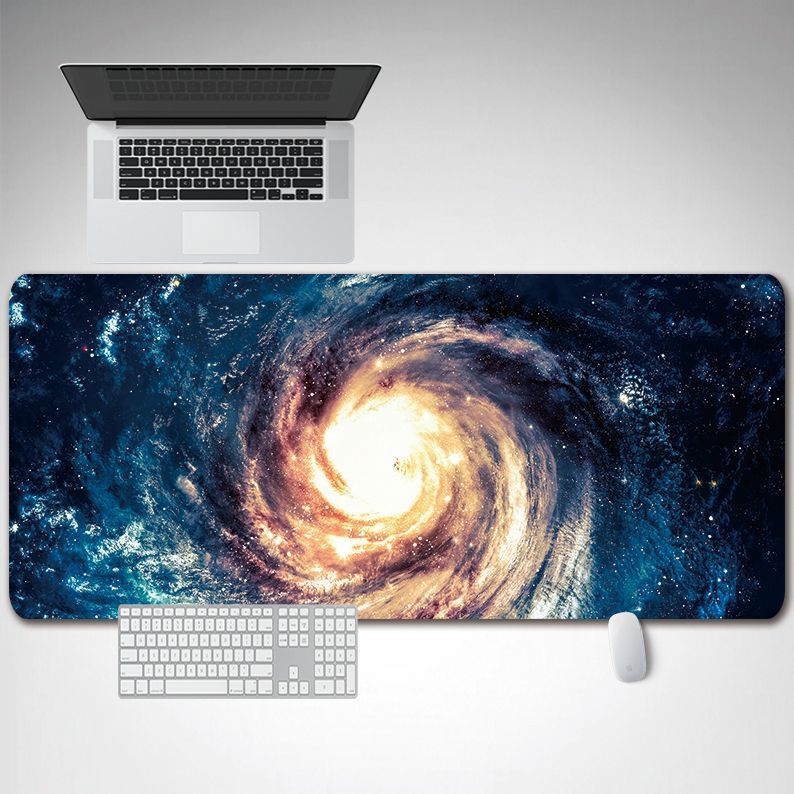 Piiriülene otsetarnetega eriti suur mänguhiirematt Amazoni servalukustusega isikupärastatud arvutilauamatt