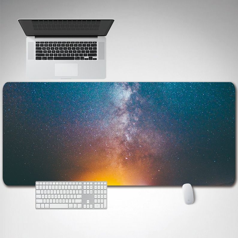 Piiriülene otsetarnetega eriti suur mänguhiirematt Amazoni servalukustusega isikupärastatud arvutilauamatt