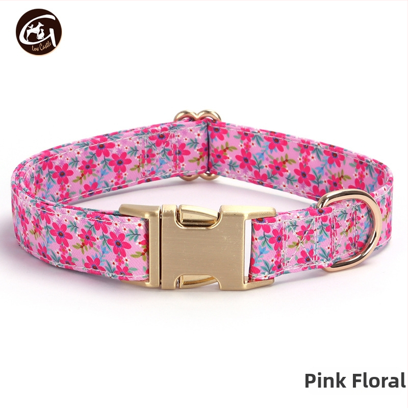 Uus kirjaga koerakaelarihm lilla roosa triibuga lemmikloomatarvete väliskaubanduse veojõuga koerakett madal kuldne pandla kiri