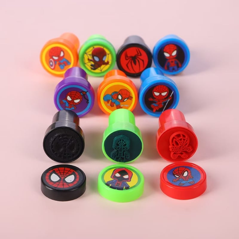 12 imagini transfrontaliere cu diverse foci, foci de animație, Spider-Man, Stitch, foci de desene animate Mickey și Sonic