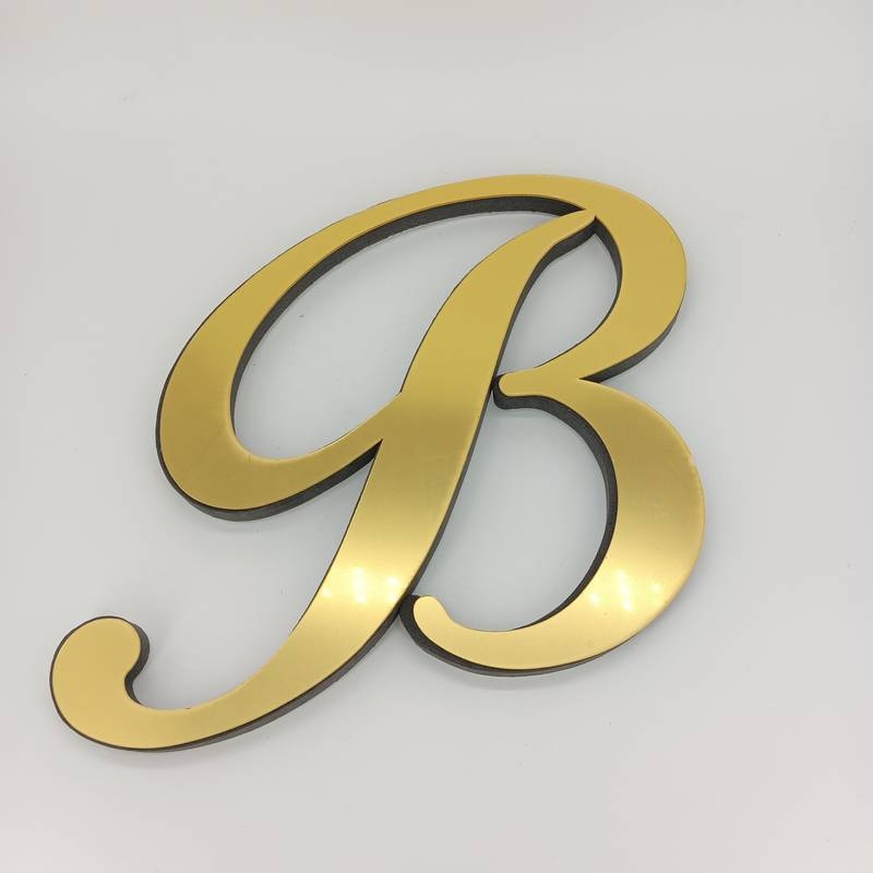 Naujas tarpvalstybinis produktas – auksinis akrilinis žolės raidės veidrodžio lipdukas svetainei, miegamajam, lipnus 3D stereo dekoratyvinis sienos lipdukas