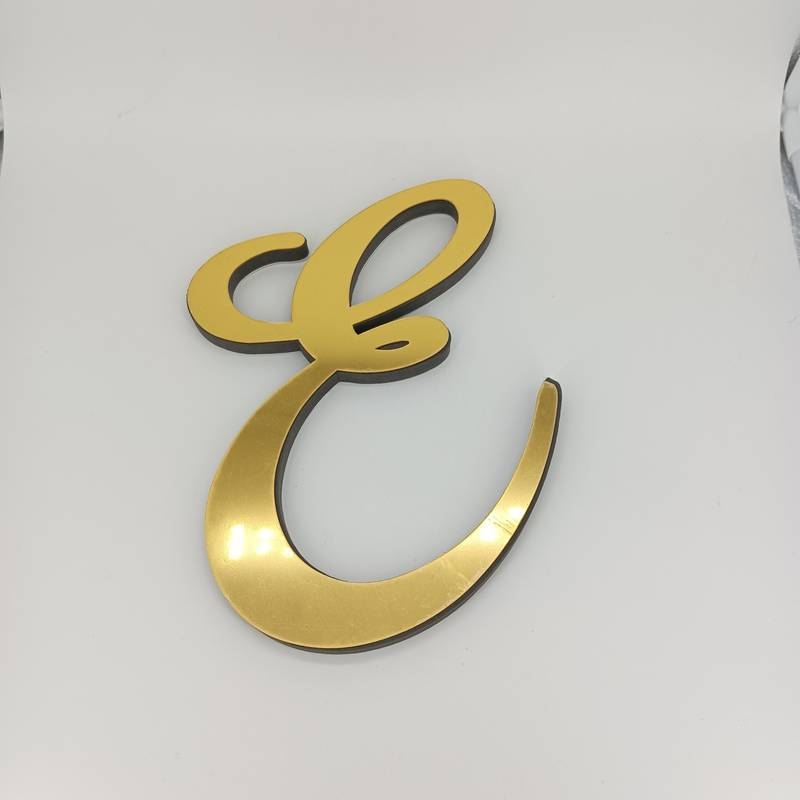 Naujas tarpvalstybinis produktas – auksinis akrilinis žolės raidės veidrodžio lipdukas svetainei, miegamajam, lipnus 3D stereo dekoratyvinis sienos lipdukas